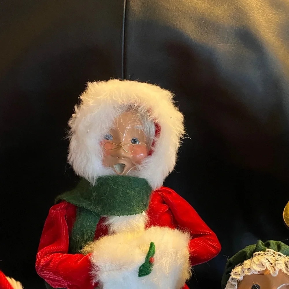 Buyers Choice Festive Caroler Figurine Set with Santa and Mrs. Claus